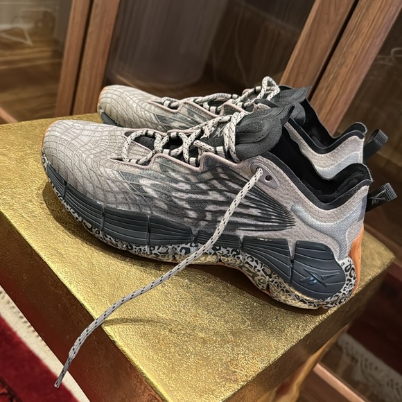 Reebok Running Zig Kinetica Il sneakers in gray and leopard - Picture 1 of 7